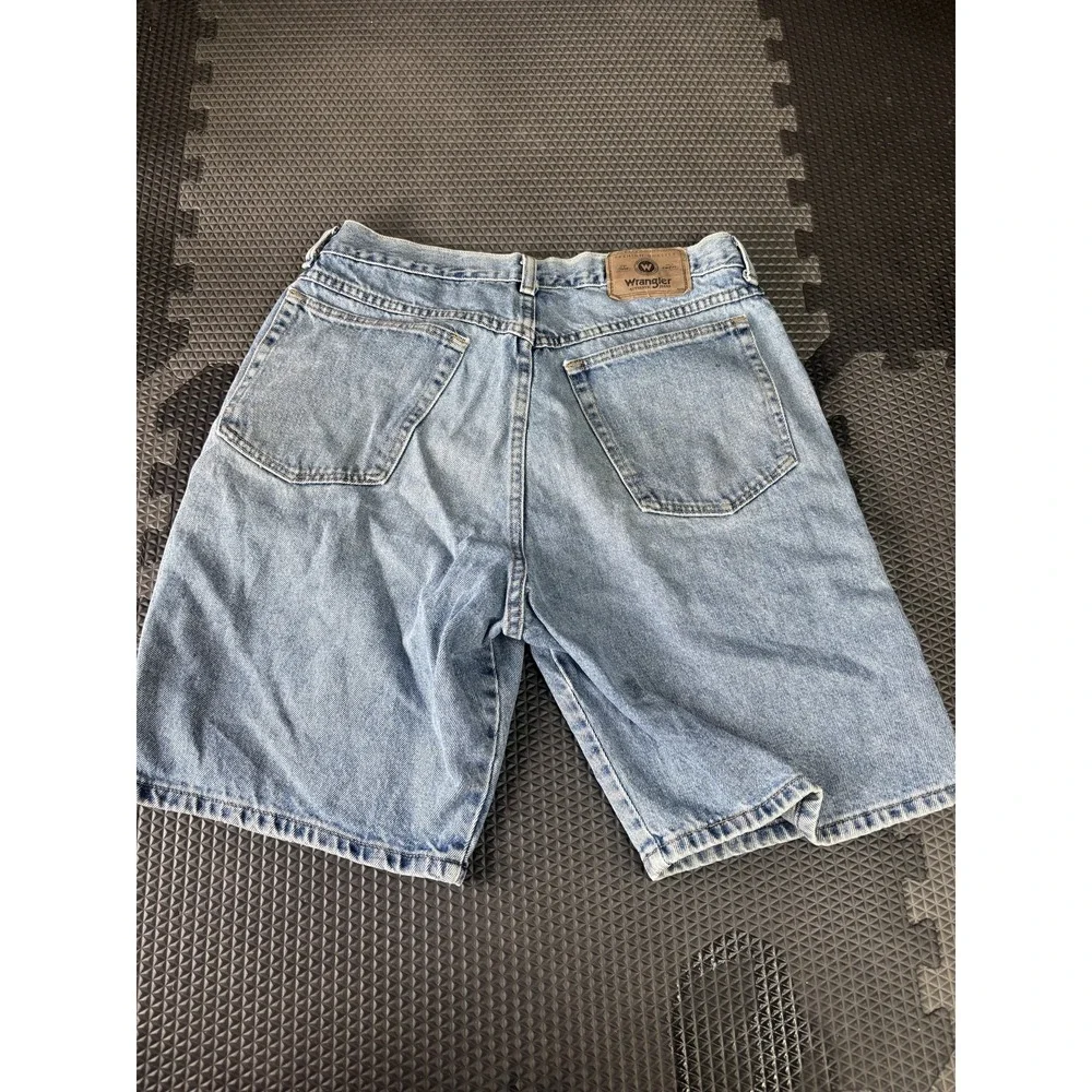 Wrangler Men's Denim Shorts Relaxed Fit Light Wash Blue Jeans Size 33 Casual